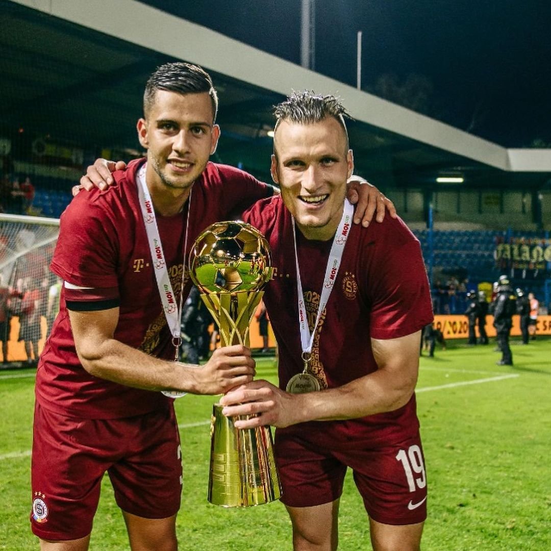 ??❤️ 4 a půl roku v rudém dresu, 79 zápasů za Spartu, 3 góly. 

Díky, Šteto! #acsparta